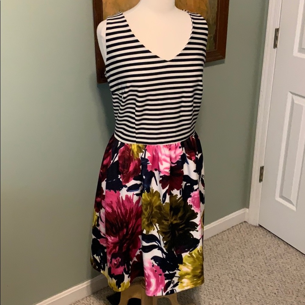 Just...Taylor Women Sleeveless Dress (20W)